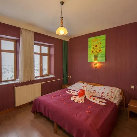 Kapadokya Stonelake Guzelyurt