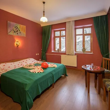 Kapadokya Stonelake Guzelyurt
