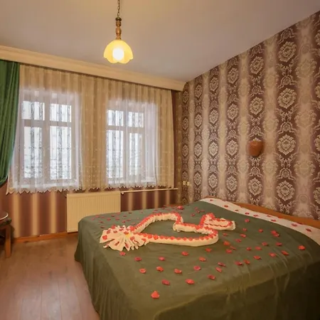 Kapadokya Stonelake Guzelyurt