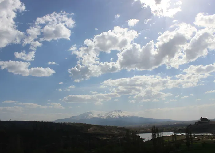 Kapadokya Stonelake Guzelyurt