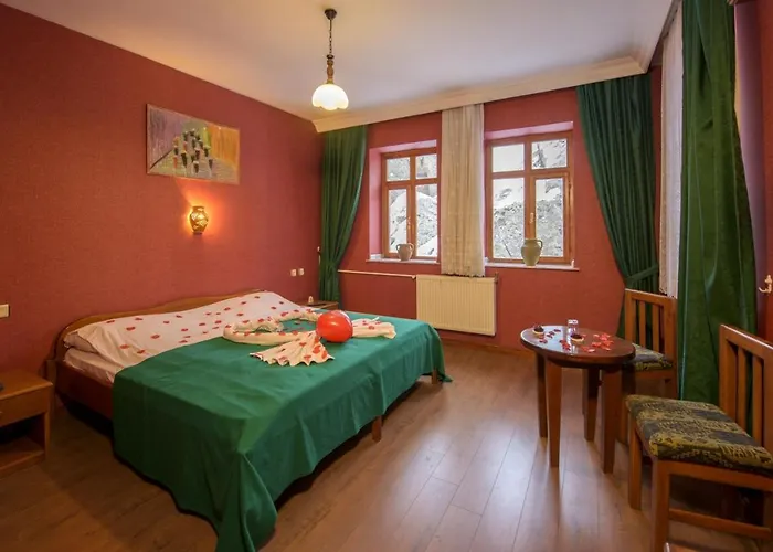 Kapadokya Stonelake Guzelyurt